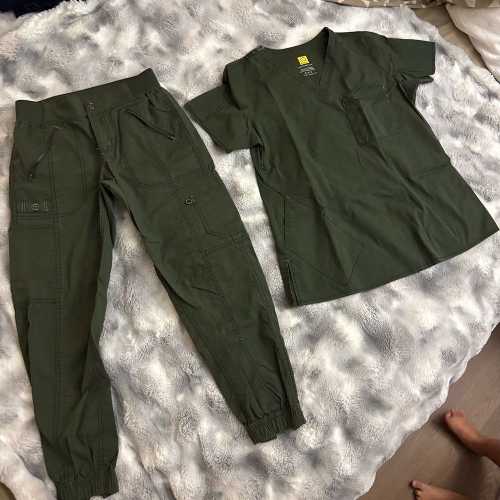 WonderWink Olive Green Scrub Top and Jogger Pants Set